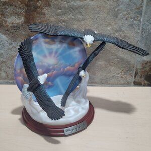 Bradford Exchange Decorative 3 D Plate Flying Eagle Figurine Wings of Glory Betw